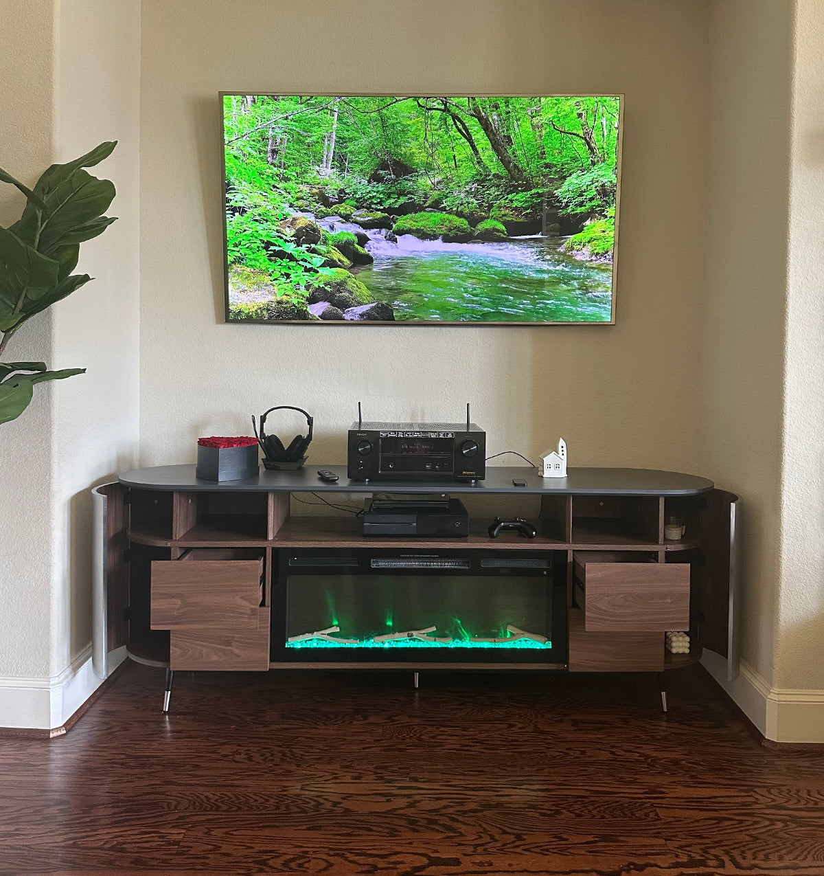 V,TV Stand